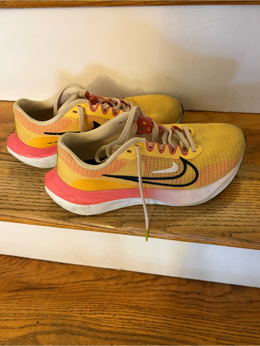 Nike Women's Running Shoes - Yellow Pink